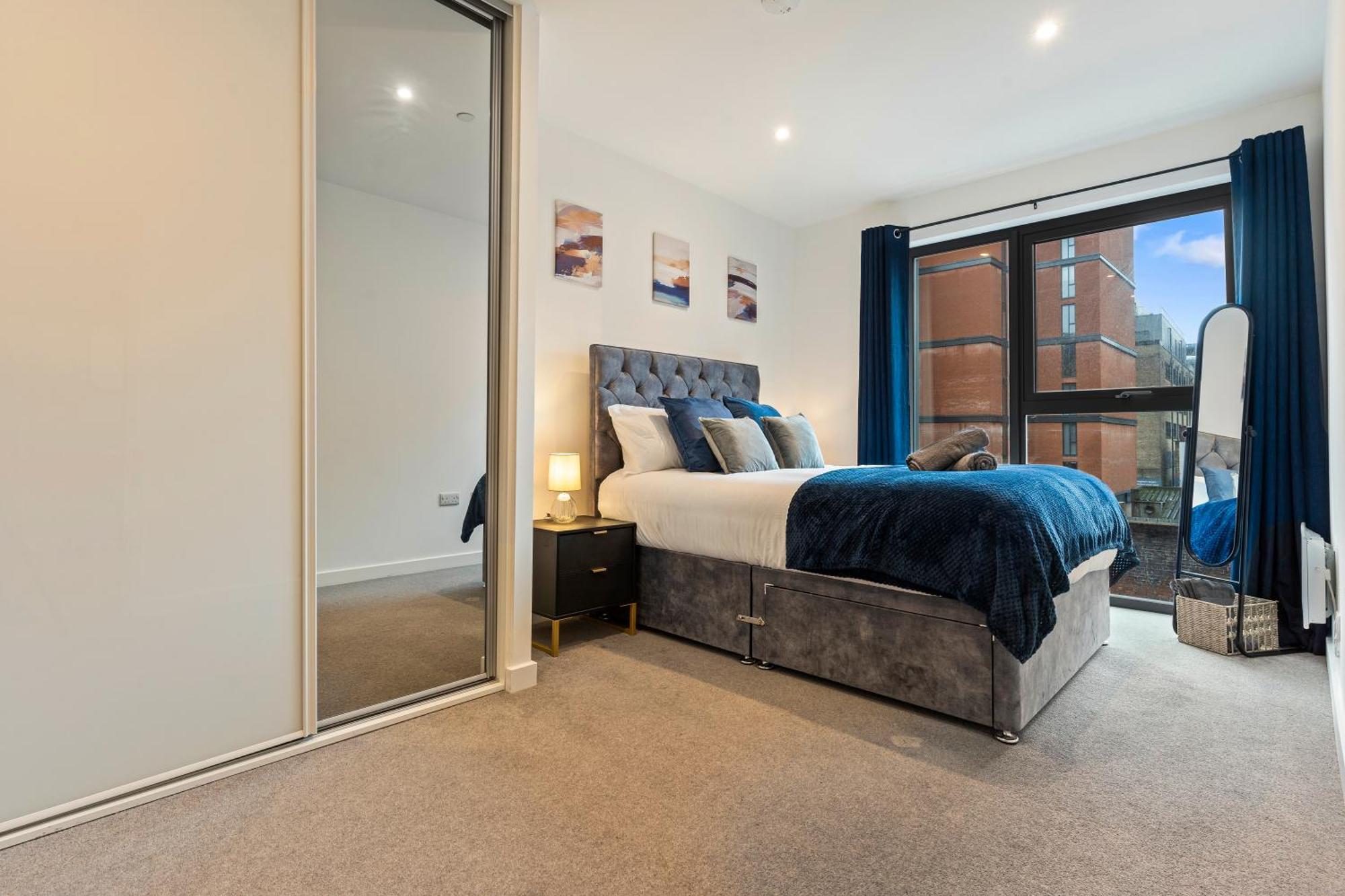 Shanti Suite - 2Bed 2Bath City Centre - Wifi - Netflix- Parking- Modern- Perfect For Family, Contractors, Leisure, Business By Shanti Nights Birmingham Kültér fotó