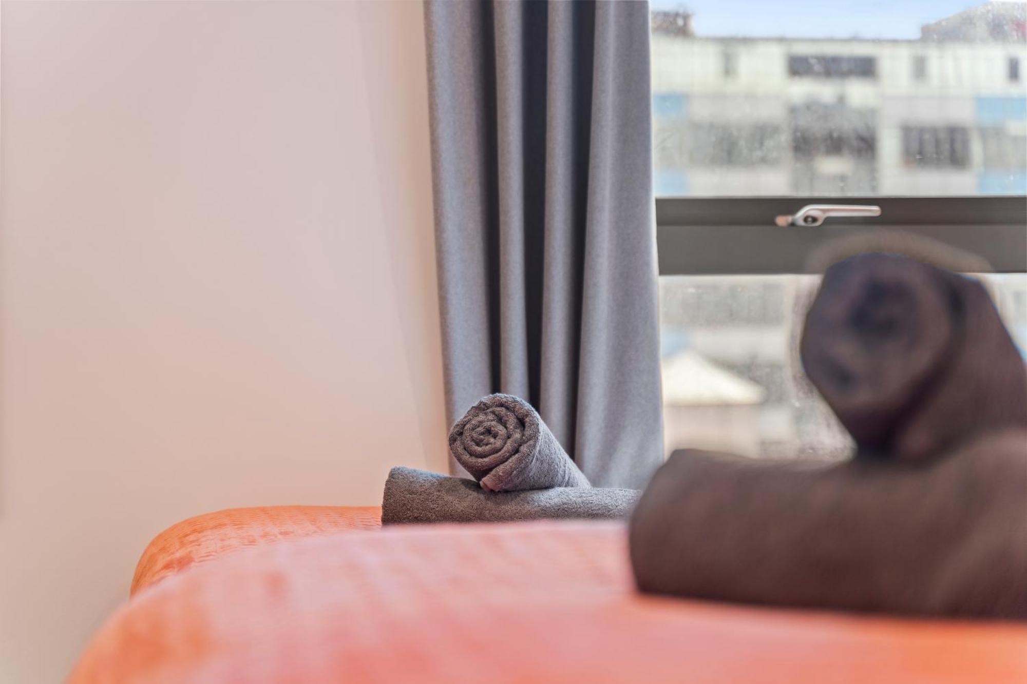 Shanti Suite - 2Bed 2Bath City Centre - Wifi - Netflix- Parking- Modern- Perfect For Family, Contractors, Leisure, Business By Shanti Nights Birmingham Kültér fotó