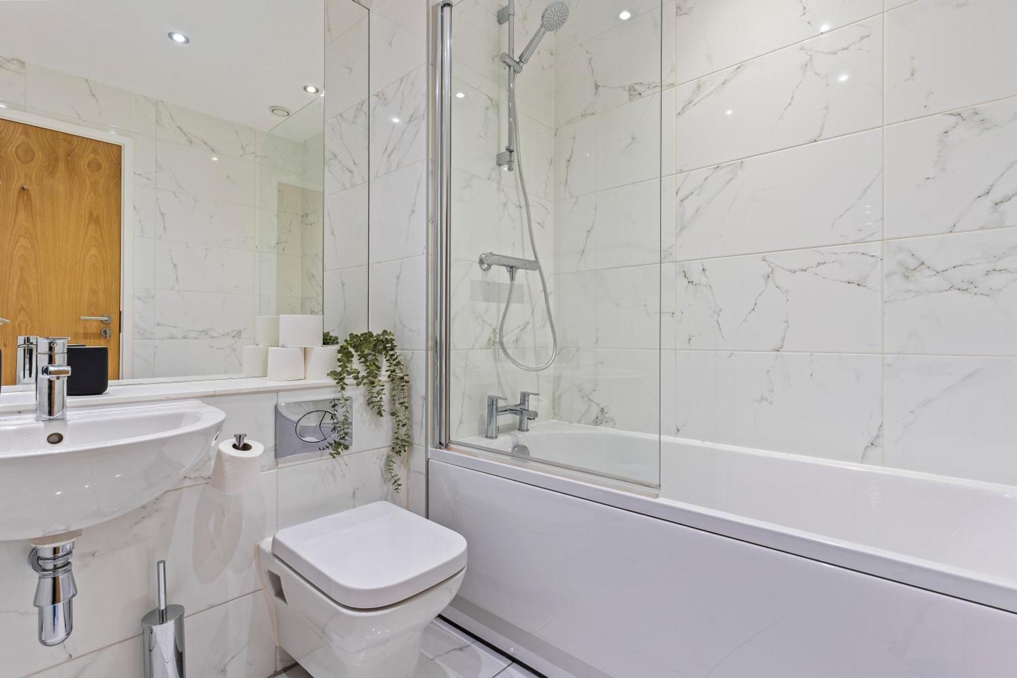Shanti Suite - 2Bed 2Bath City Centre - Wifi - Netflix- Parking- Modern- Perfect For Family, Contractors, Leisure, Business By Shanti Nights Birmingham Kültér fotó