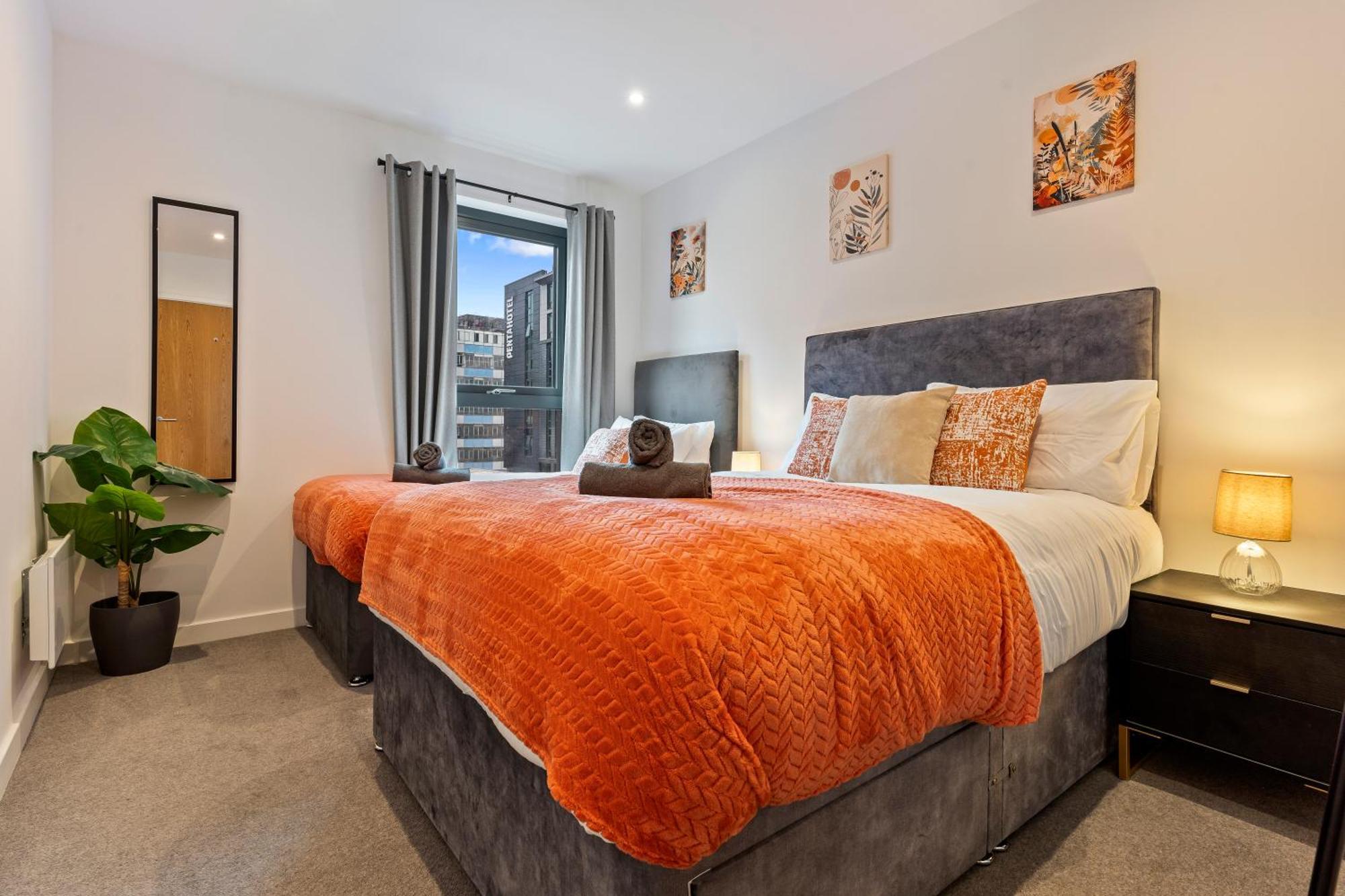 Shanti Suite - 2Bed 2Bath City Centre - Wifi - Netflix- Parking- Modern- Perfect For Family, Contractors, Leisure, Business By Shanti Nights Birmingham Kültér fotó